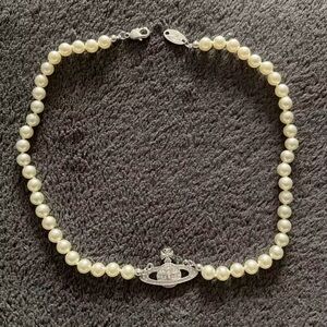 Elegant Pearl Vivienne Westwood Necklace with Silver Accent